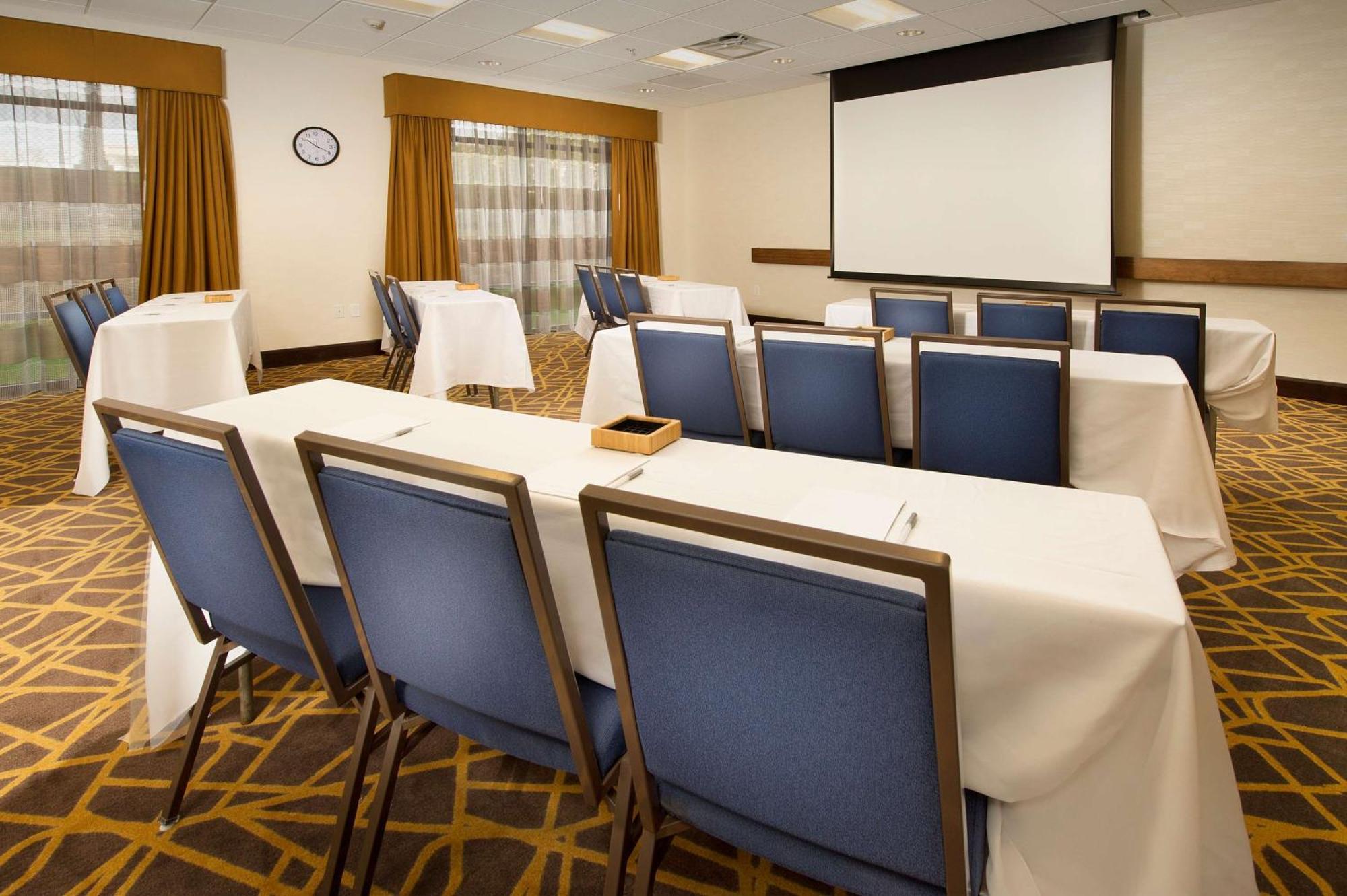 Hampton Inn & Suites Baltimore/Woodlawn Екстер'єр фото