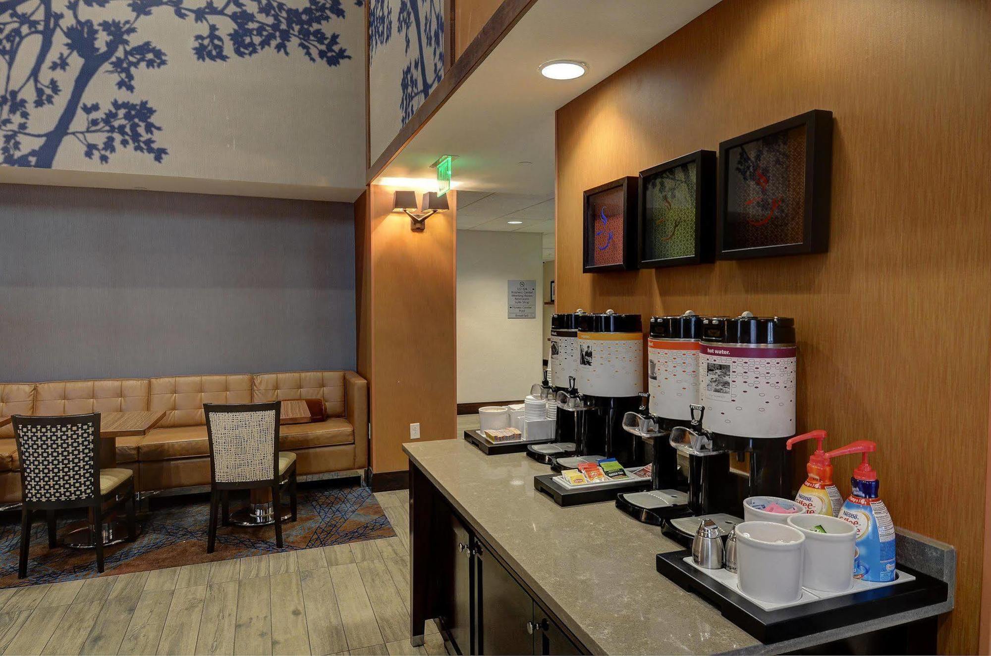Hampton Inn & Suites Baltimore/Woodlawn Екстер'єр фото