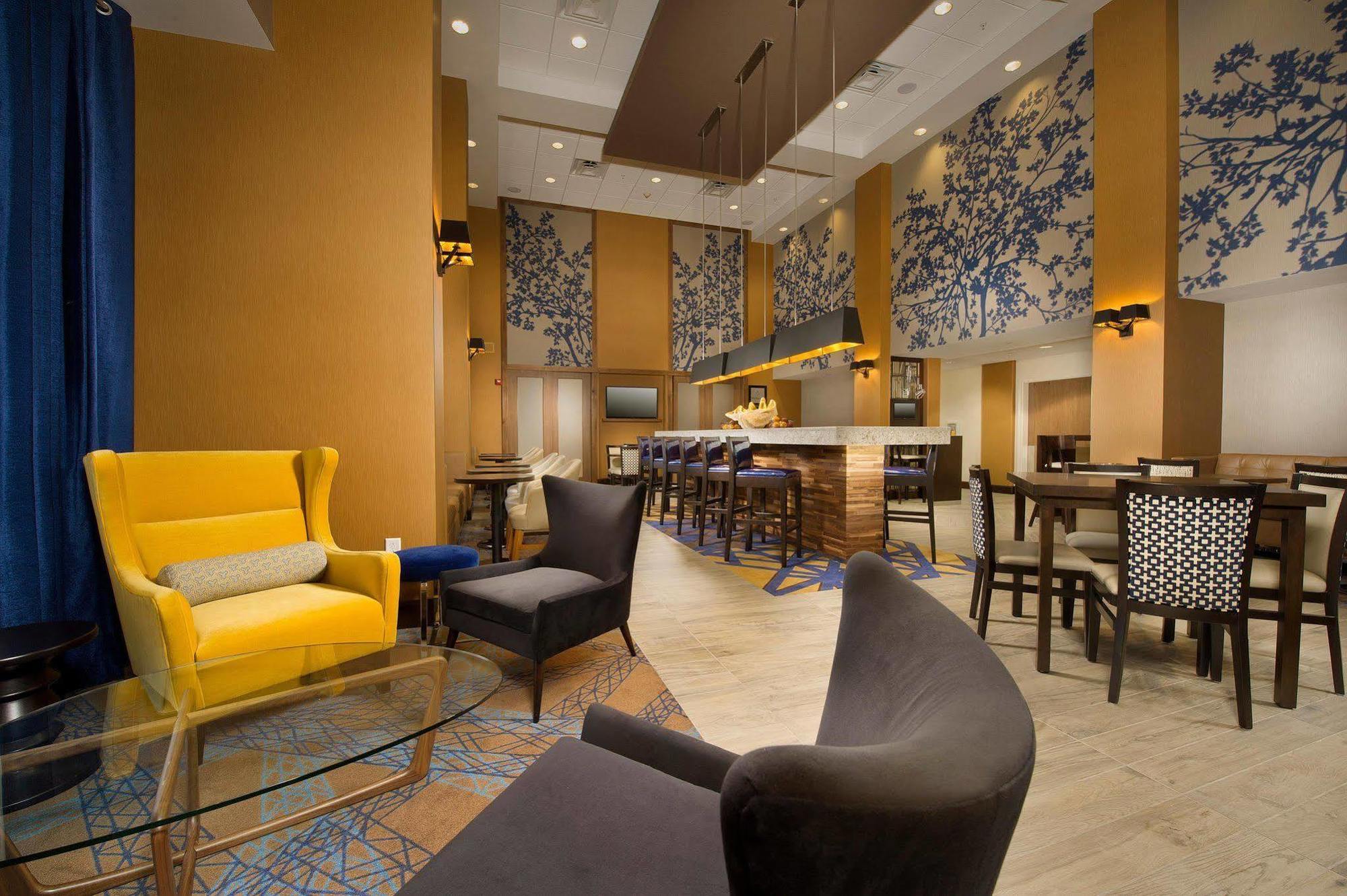 Hampton Inn & Suites Baltimore/Woodlawn Екстер'єр фото